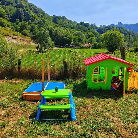 Luna Rock Glamping Brezoi - Blue Scai Hotel Kültér fotó